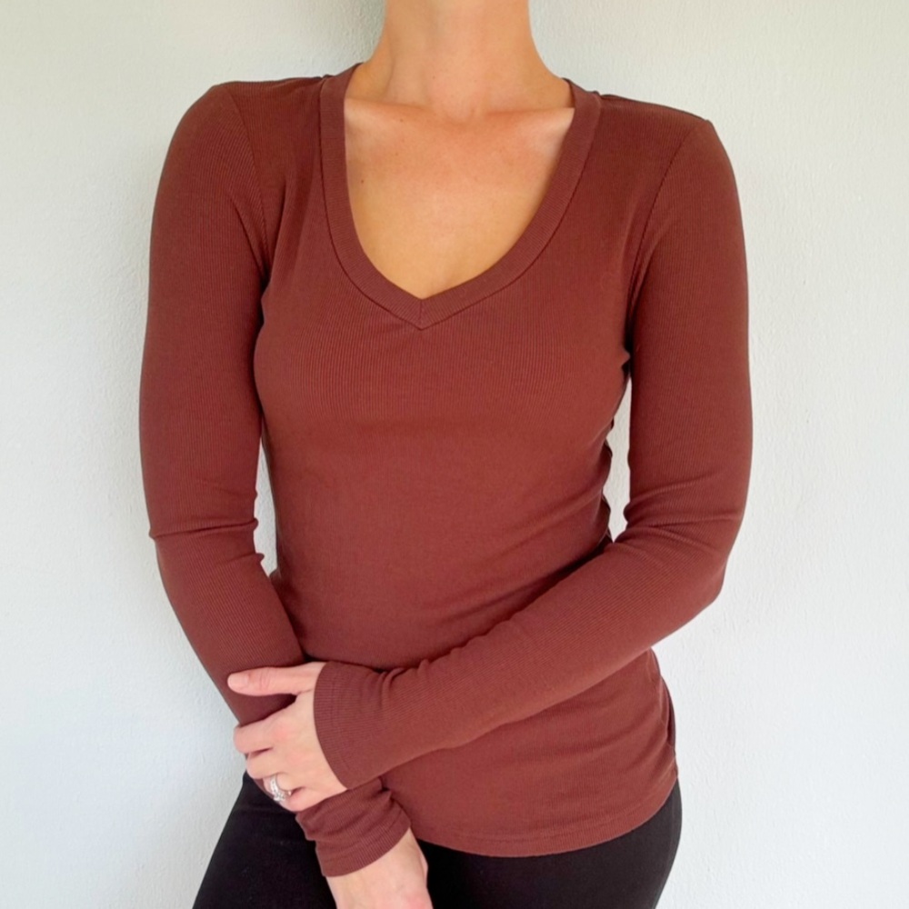 Brown v-neck bodycon stretch ribbed knit long sleeve tee size large